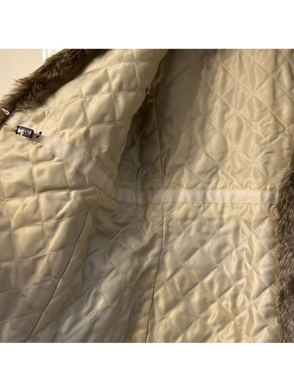 Banana Republic Faux Fur Vest - Picture 10 of 13
